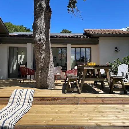Chic And Elegant House 5 Minutes From Pereire Hébergement de vacances *