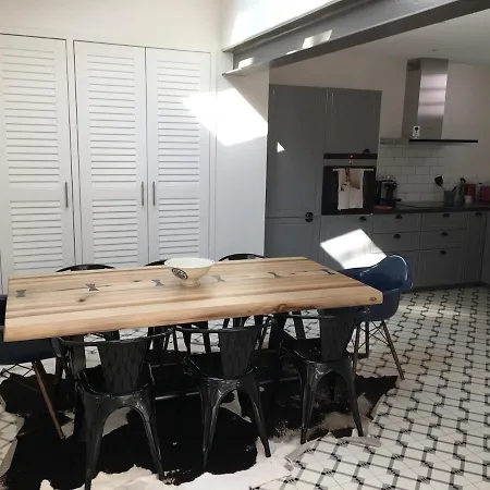 Hébergement de vacances Chic And Elegant House 5 Minutes From Pereire