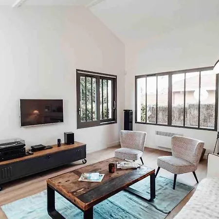 Chic And Elegant House 5 Minutes From Pereire