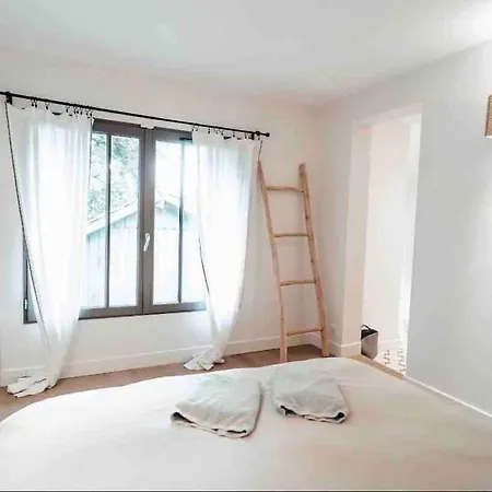 Hébergement de vacances Chic And Elegant House 5 Minutes From Pereire
